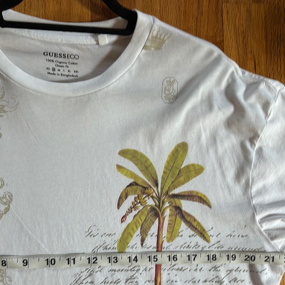 Guess White T-Shirt Men’s Graphic Design Tropical Summer Oversized Sz Small - Picture 2 of 5